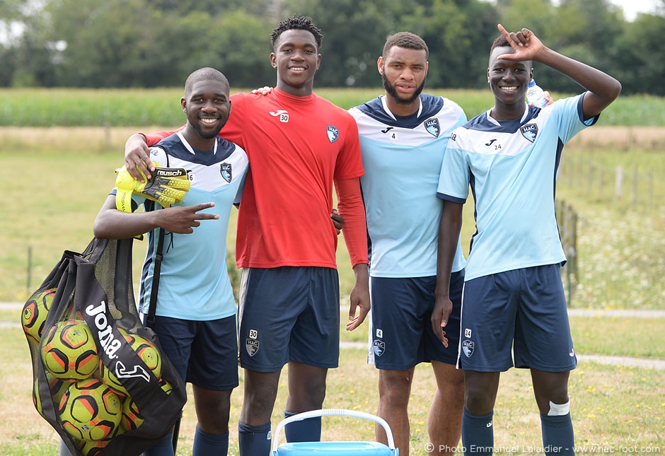 BTi体育-包含自由转会潮洛里昂多将与阿贾克斯紧密配合的词条